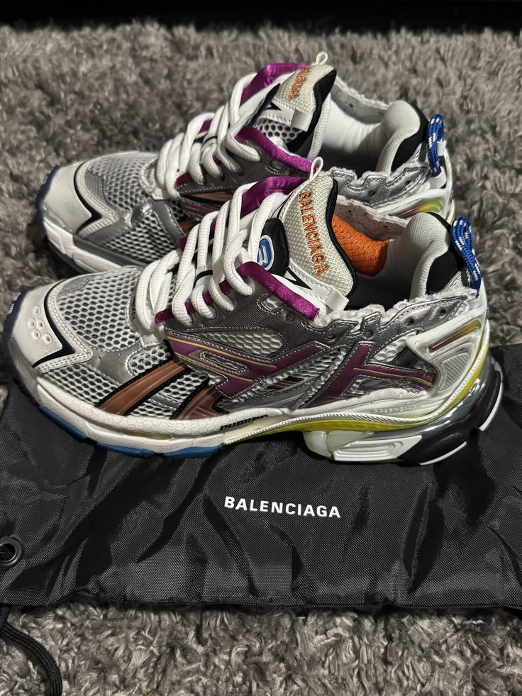 Balenciaga Runners V2